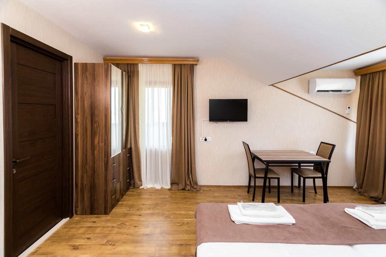 Elia Palace Hotel Tbilisi Esterno foto