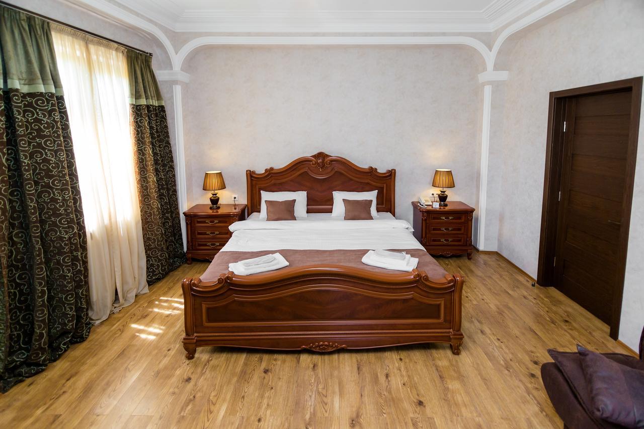 Elia Palace Hotel Tbilisi Esterno foto