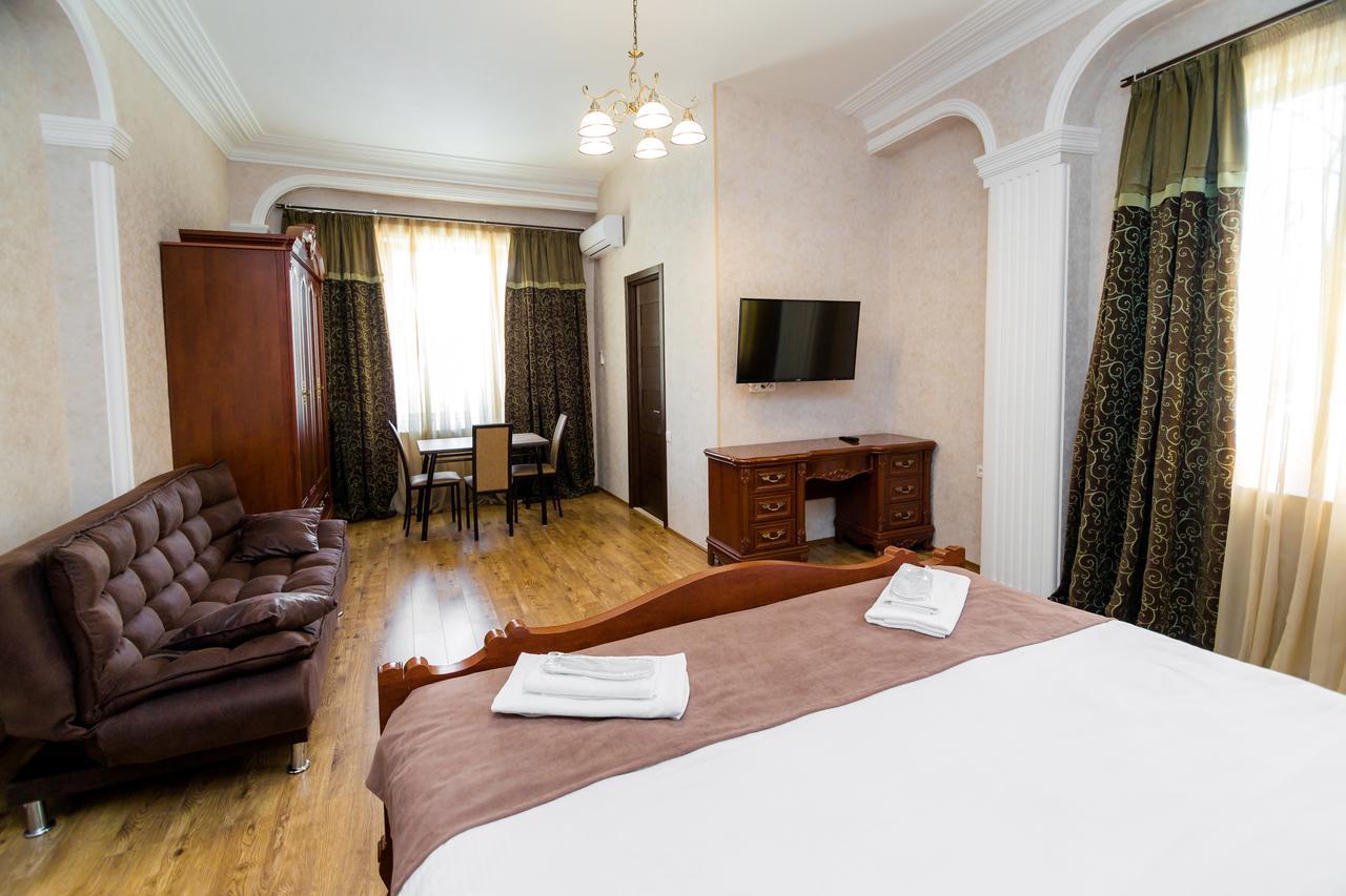 Elia Palace Hotel Tbilisi Esterno foto