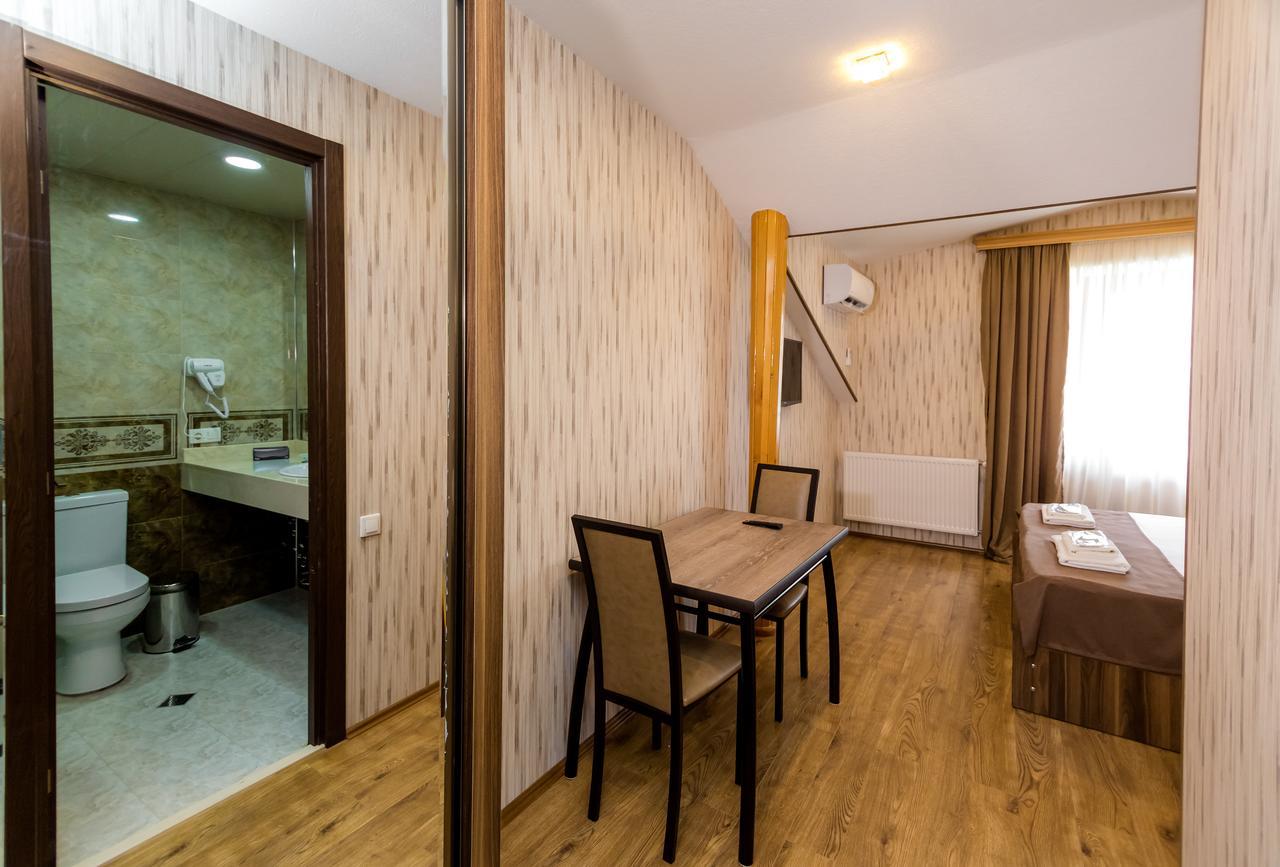 Elia Palace Hotel Tbilisi Esterno foto