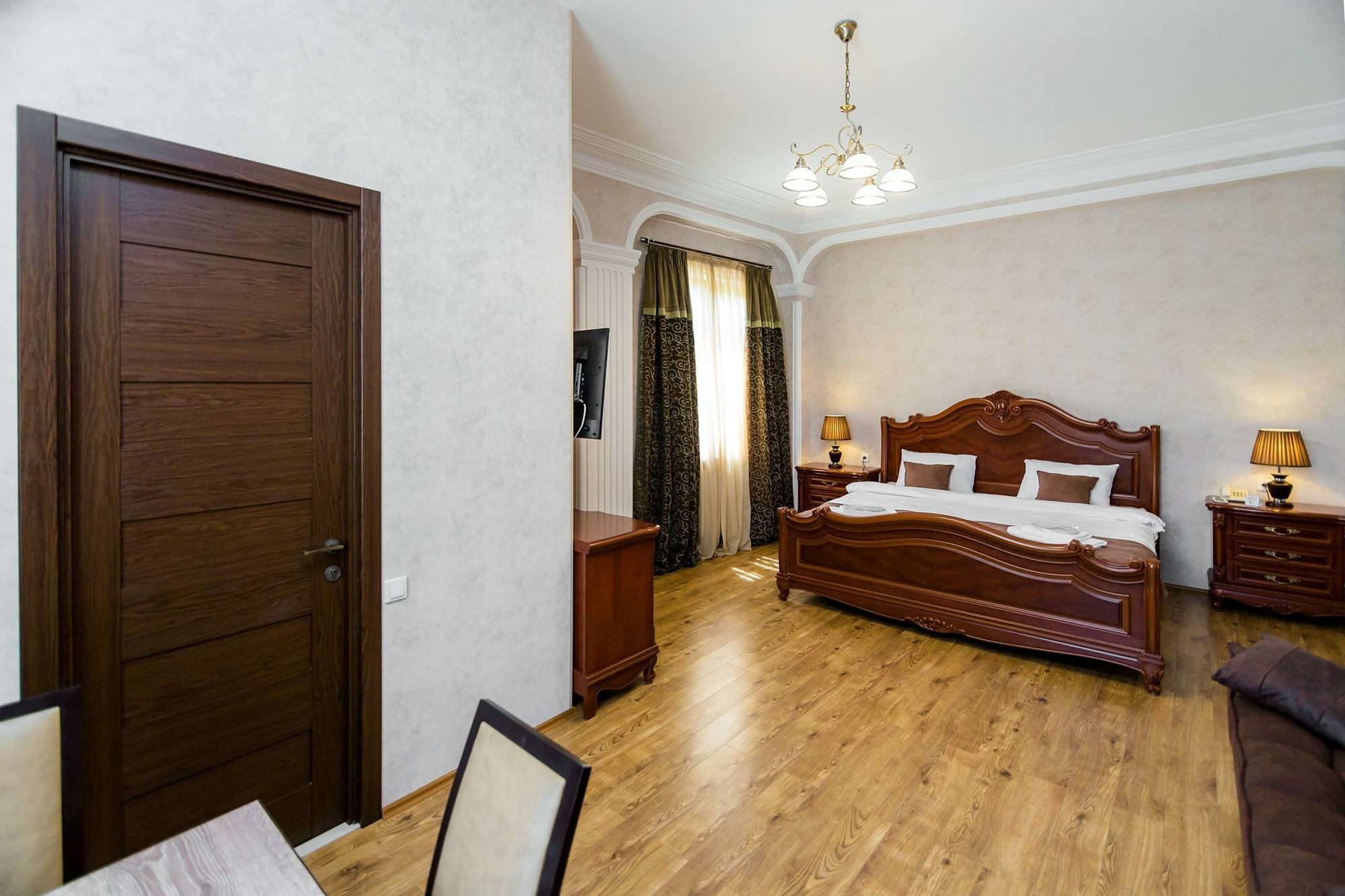 Elia Palace Hotel Tbilisi Esterno foto